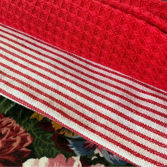 CUPCAKES & CASHMERE Kitchen Towel Set of 4 Valentine’s Day Love Theme Red Cream - Picture 4 of 7